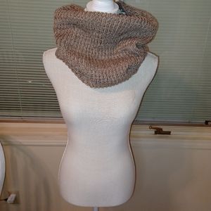 Simply Noelle scarf. W/zipper. 100%acrylic. EUC.